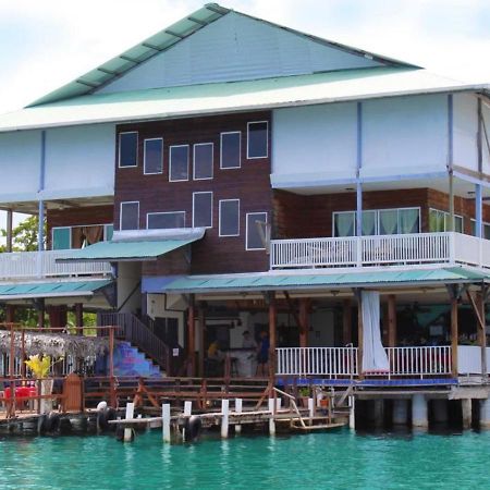 Hotel Los Balcones Over Seas โบกัสทาวน์ ภายนอก รูปภาพ
