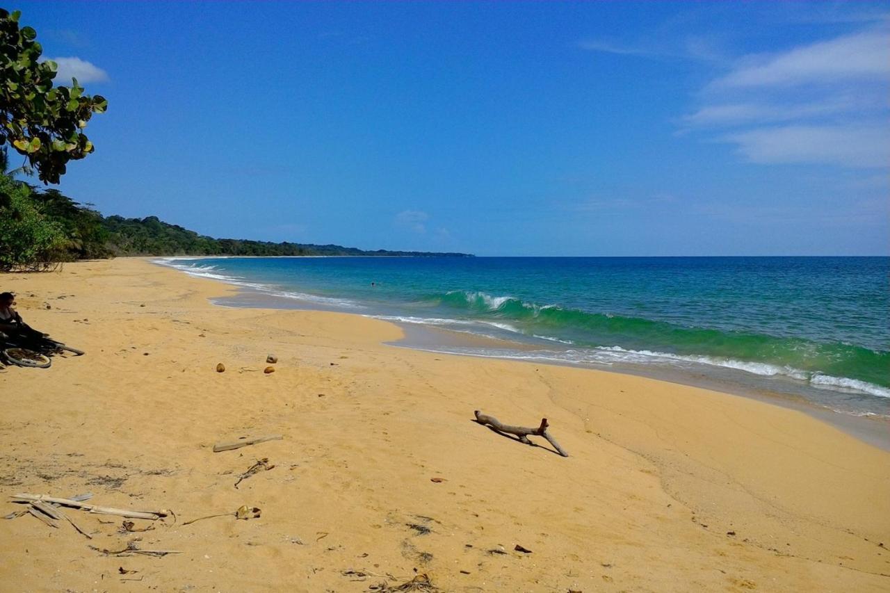 Hotel Los Balcones Over Seas โบกัสทาวน์ ภายนอก รูปภาพ