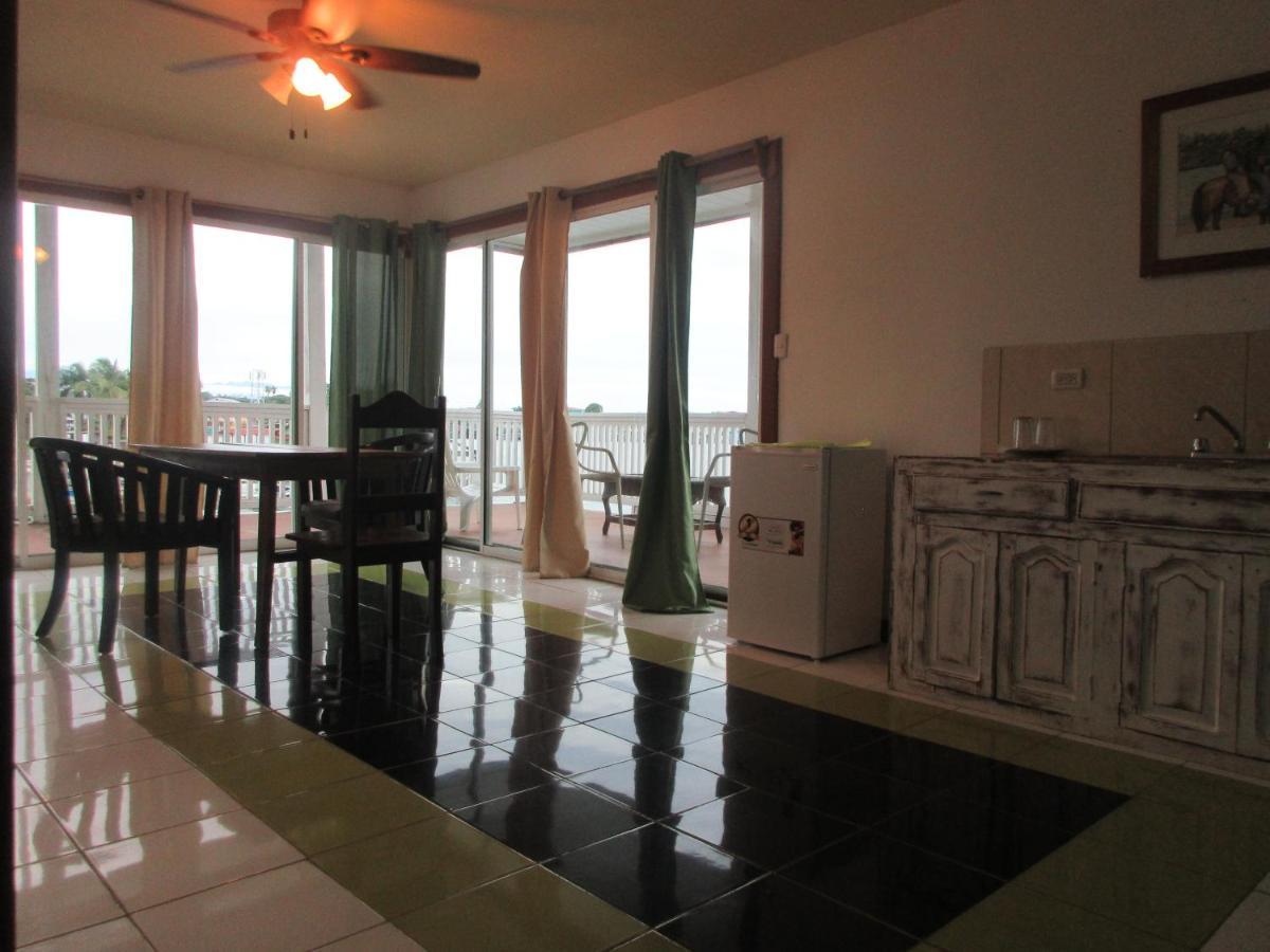 Hotel Los Balcones Over Seas โบกัสทาวน์ ภายนอก รูปภาพ