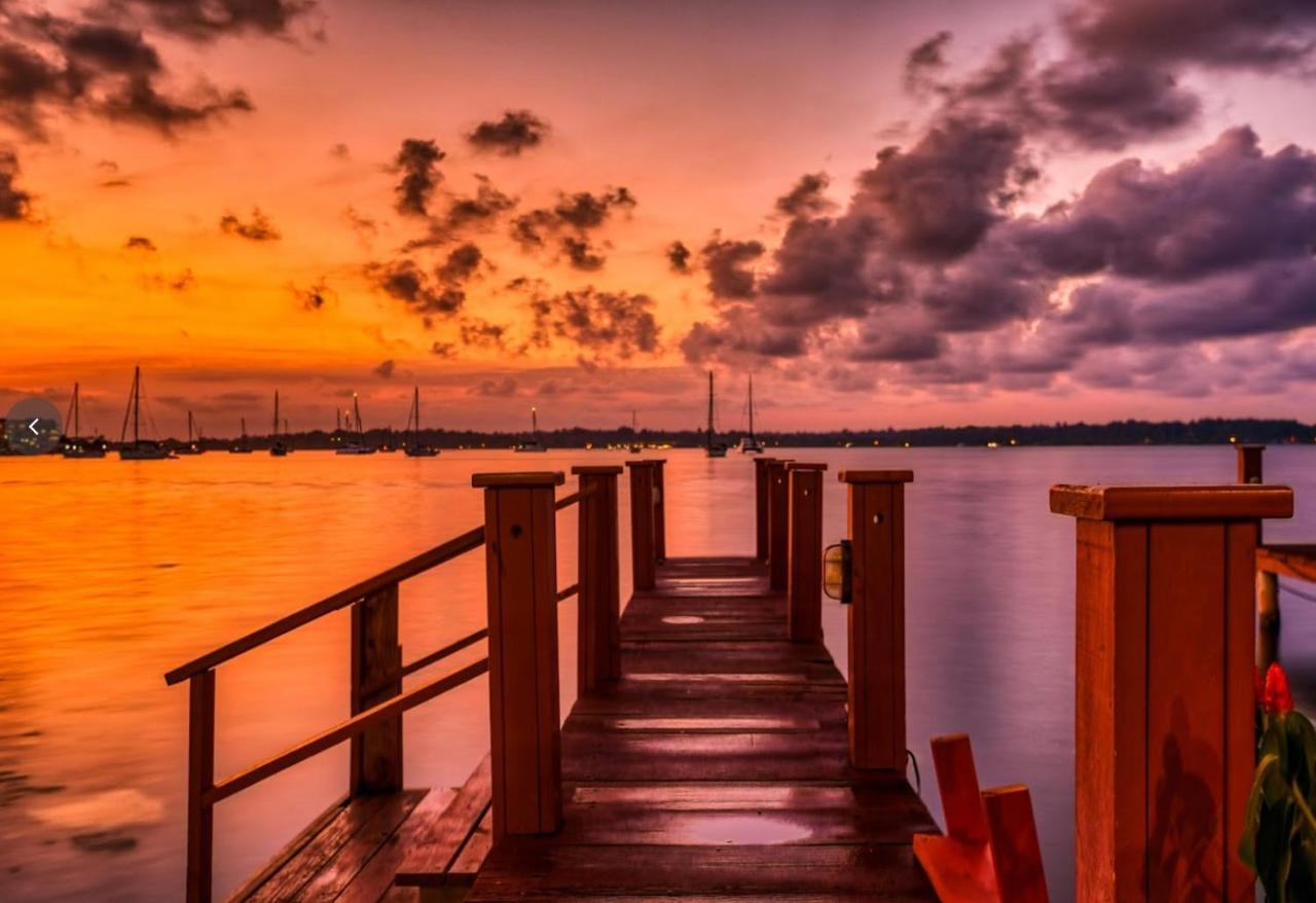 Hotel Los Balcones Over Seas โบกัสทาวน์ ภายนอก รูปภาพ