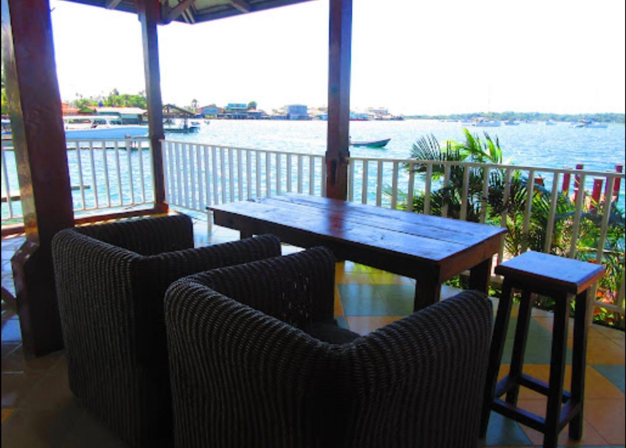 Hotel Los Balcones Over Seas โบกัสทาวน์ ภายนอก รูปภาพ