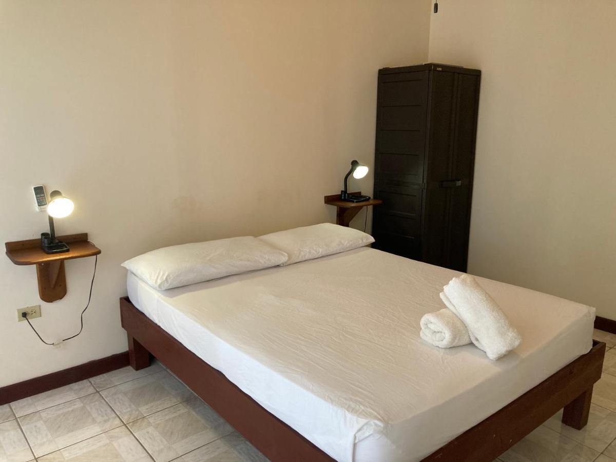 Hotel Los Balcones Over Seas โบกัสทาวน์ ภายนอก รูปภาพ