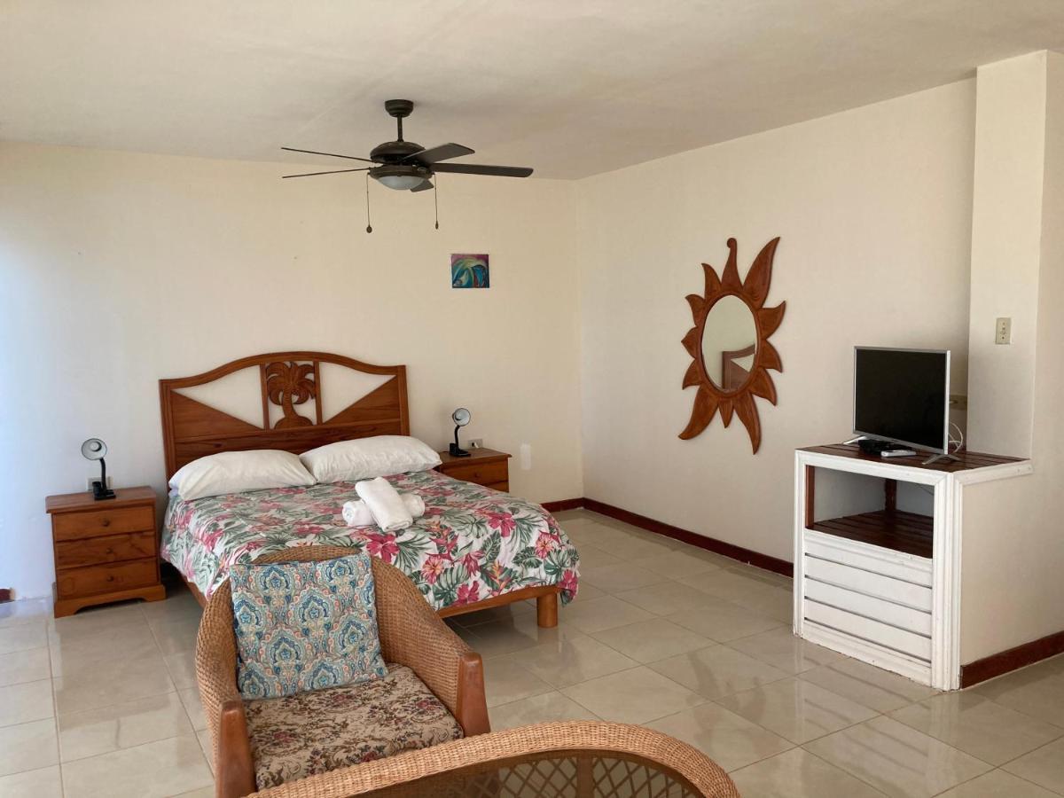 Hotel Los Balcones Over Seas โบกัสทาวน์ ภายนอก รูปภาพ