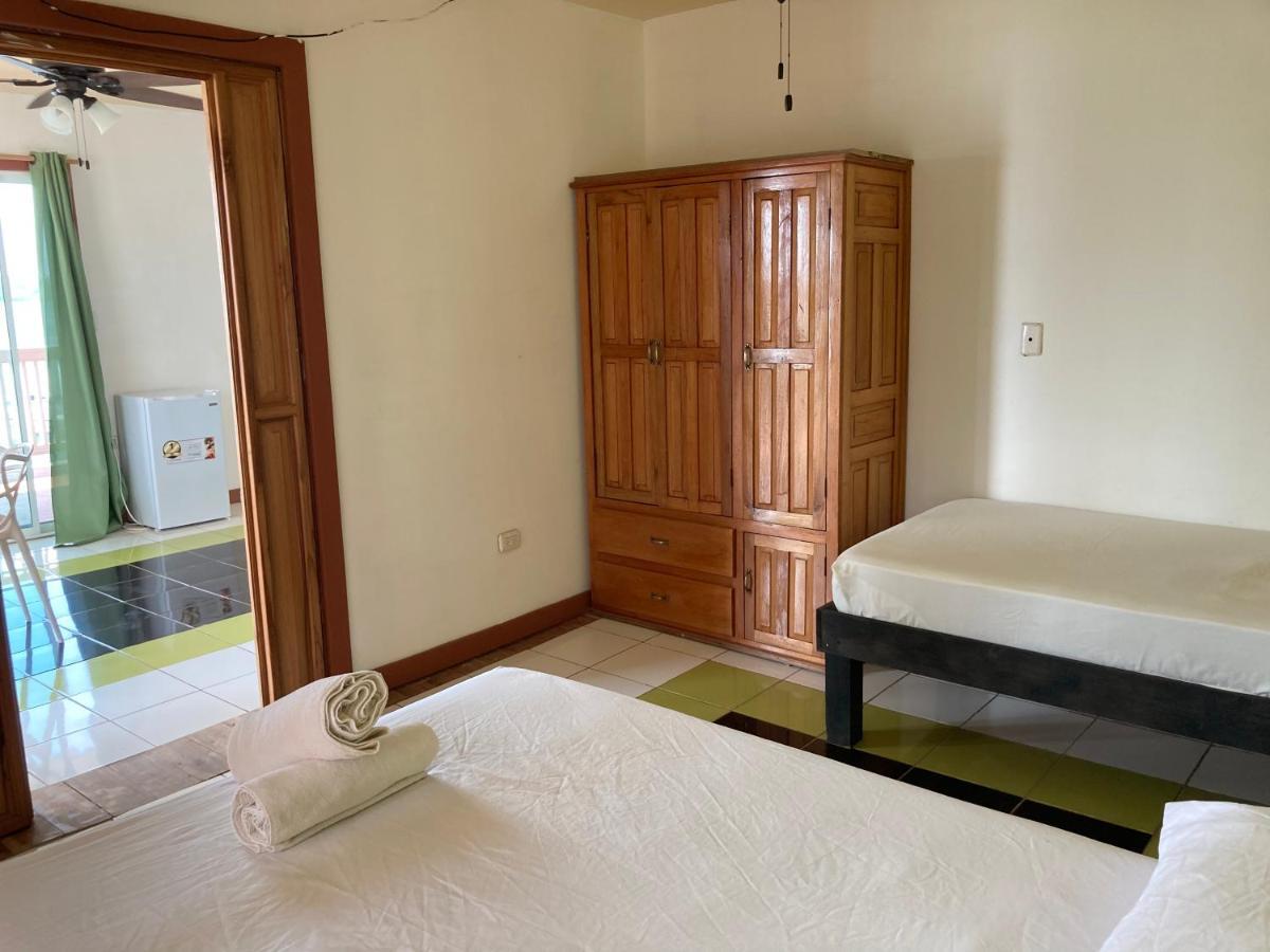 Hotel Los Balcones Over Seas โบกัสทาวน์ ภายนอก รูปภาพ